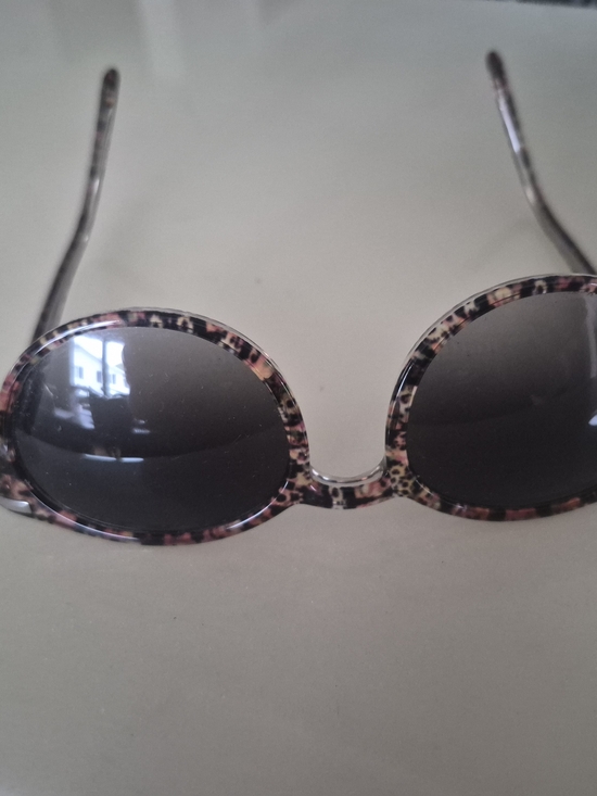 Isaac Mizrahi NY Multi Flora Sunglasses With Original Case. main image 4